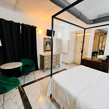 Stylish House Of Character Apartment Valletta