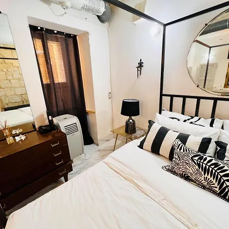 Stylish House Of Character فاليتا