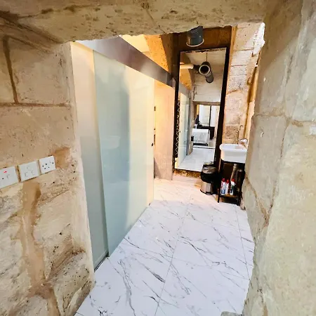 Stylish House Of Character Apartment Valletta