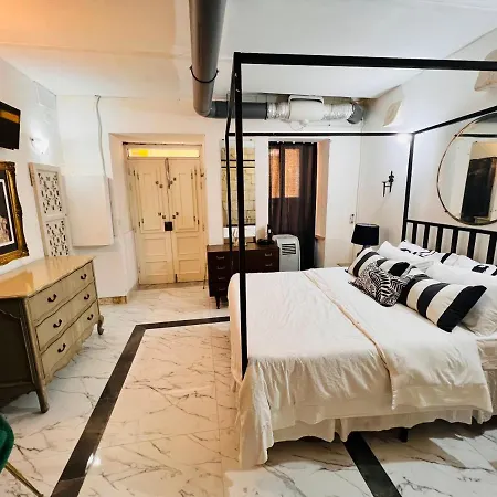 Stylish House Of Character فاليتا