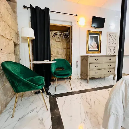 Stylish House Of Character Apartment